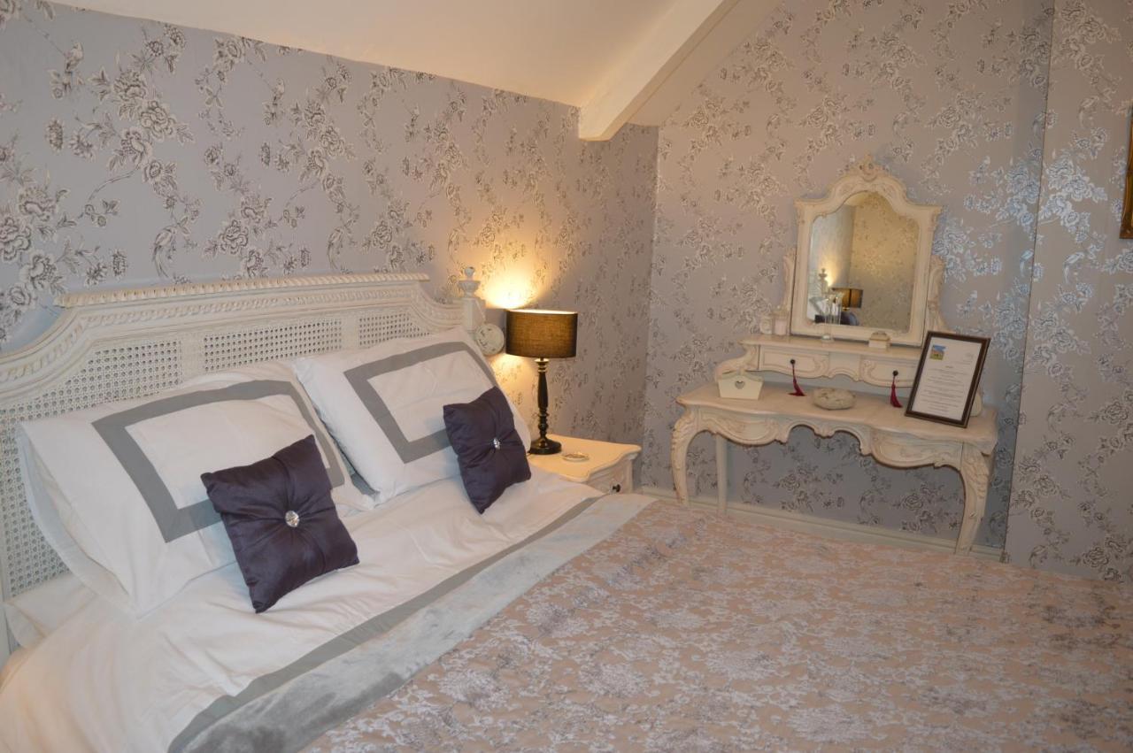 Birk House Bed & Breakfast Stamford Bridge Exteriör bild